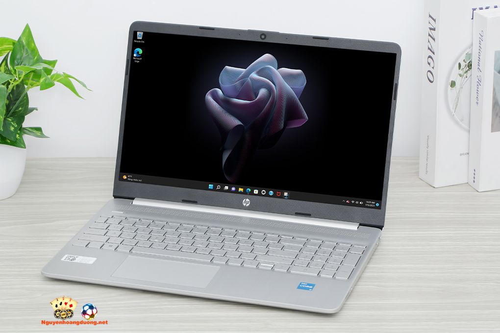 Máy tính xách tay giá rẻ cho sinh viên - Laptop HP 15s fq2716TU core i3